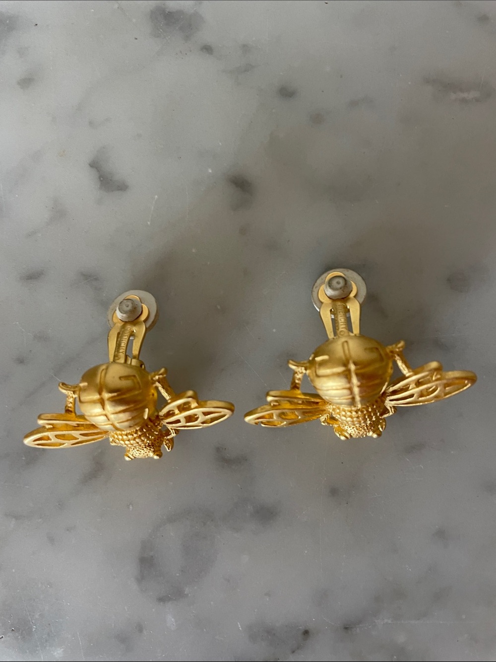 GIVENCHY Vintage 1980's 4G Logo Gold Plated Bee Insect Clip On Earrings - Picture 6 of 17